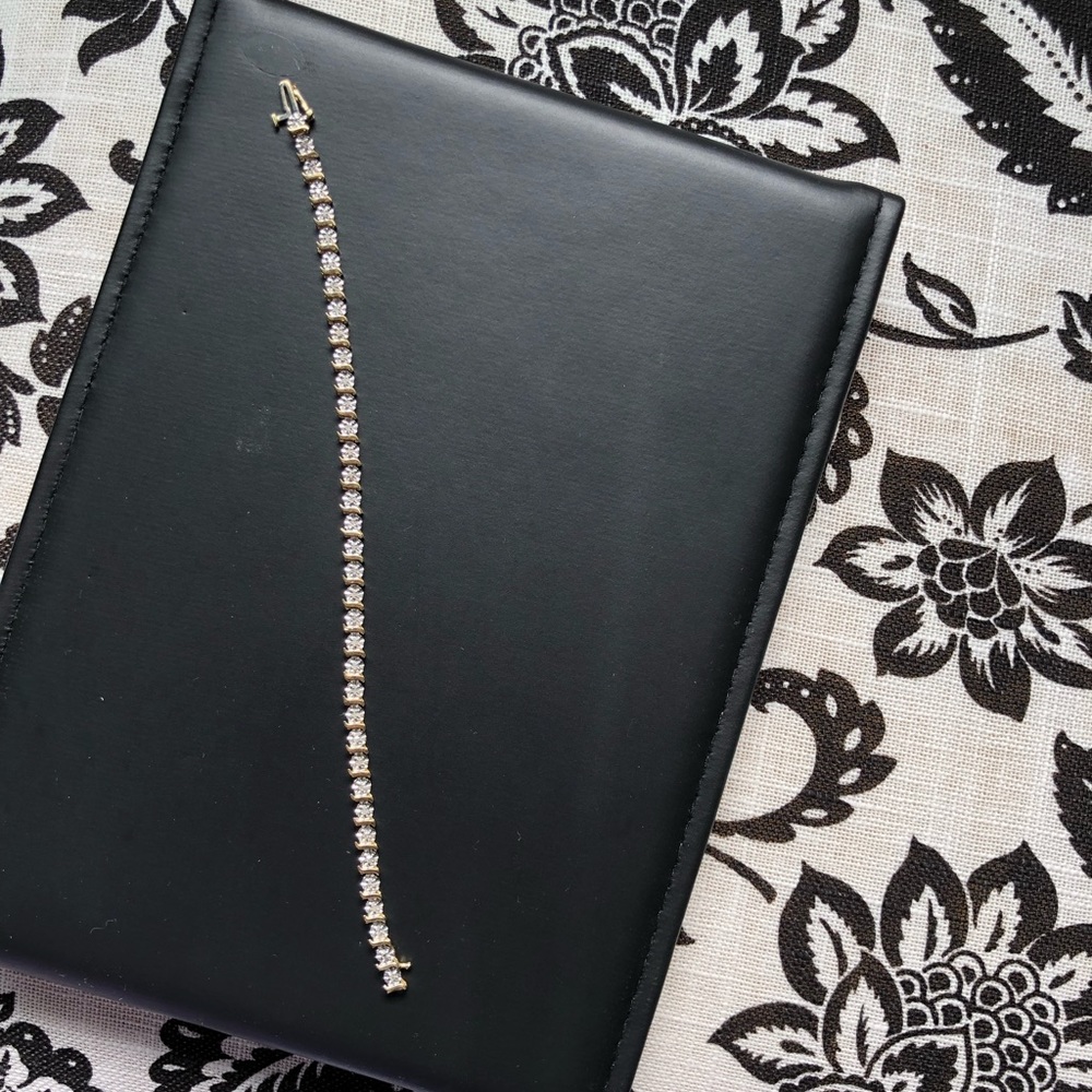 Women 10k tennis bracelet with diamonds